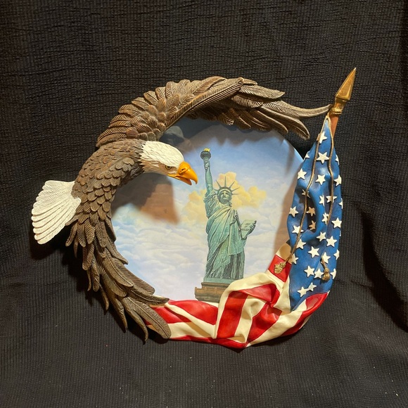The Hamilton Collection Liberty Patriotic Plate - Picture 1 of 2